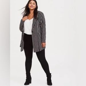 Striped boyfriend blazer! Size 2! EUC! Torrid size 2 (18/20)! ⭐️⭐️